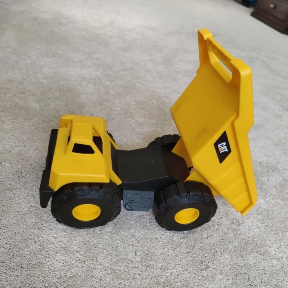 Yellow Dump Truck Toy In Excellent Used Condition - Picture 2 of 6